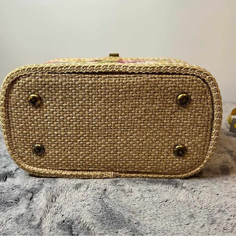 Vintage JR Florida Embroidered Floral Box Purse Lucite Handle - Picture 2 of 13